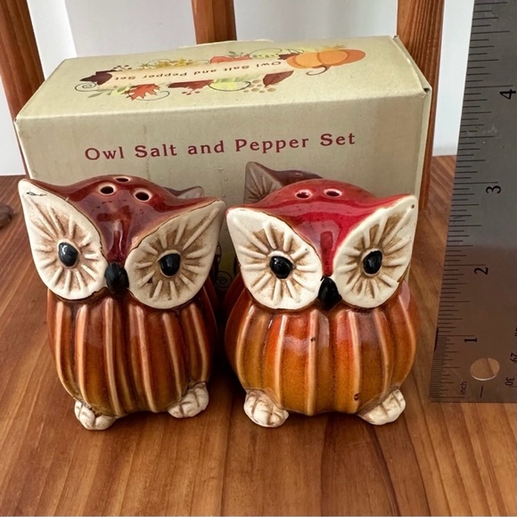 Cracker Barrel Owl Salt and Pepper Set 
Retro New in Box - Picture 8 of 8
